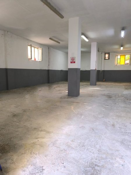 Tirane, jepet me qera magazine Kati 0, 260 m² 1.300 € (Ruga Siri Kodra)