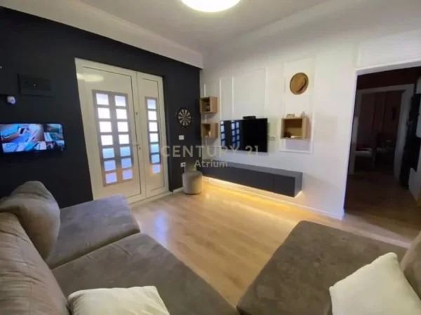 Tirane, jap me qera apartament 2+1 Kati 1, 100 m² 550 € 