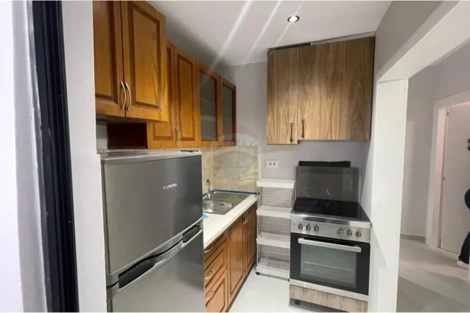 Tirane, jepet me qera apartament 2+1 Kati 1, 65 m² 600 € (21 Dhjetori)