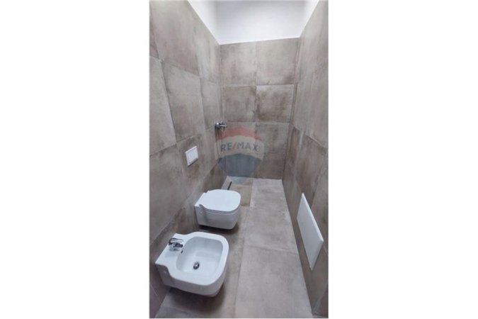 Tirane, jepet me qera apartament 2+1 Kati 2, 100 m² 900 € (Kompleksi Kika 2)