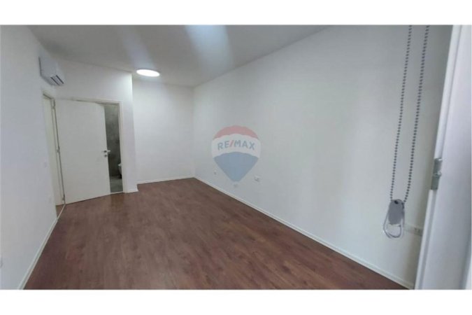 Tirane, jepet me qera apartament 2+1 Kati 2, 100 m² 900 € (Kompleksi Kika 2)