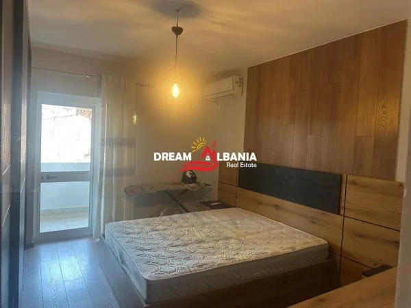 Tirane, jepet me qera 3+1 Kati 4, 100 m² 800 € (Rruga e Durresit)