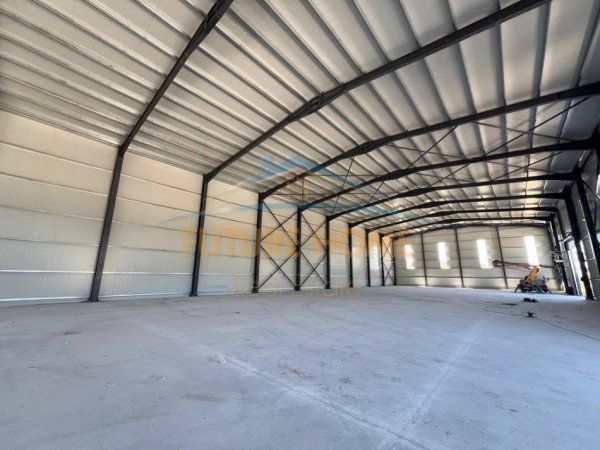 0683487469 Tirane, jepet me qera magazine , 1.400 m² 9.500 € (Rruga e Arbrit)