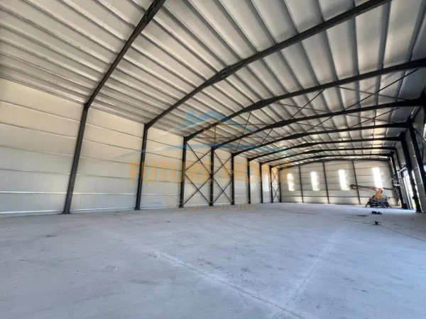 0683487469 Tirane, jepet me qera magazine , 1.400 m² 9.500 € (Rruga e Arbrit)