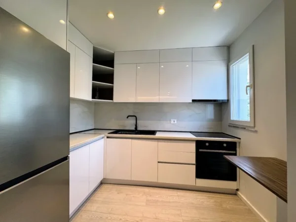Tirane, shitet apartament 1+1+Aneks Kati 2, 55 m² 89.000 € 