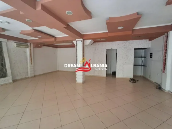 Tirane, jepet me qera ambjent biznesi , 64 m² 400 € (Qytet Studenti)