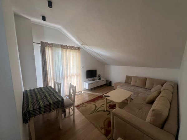 Tirane, jepet me qera apartament 1+1 Kati 5, 50 m² 300 € 