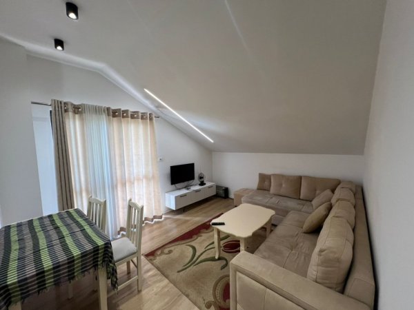 Tirane, jepet me qera apartament 1+1 Kati 5, 50 m² 300 € 