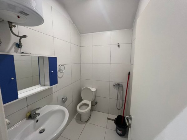 Tirane, jepet me qera apartament 1+1 Kati 5, 50 m² 300 € 