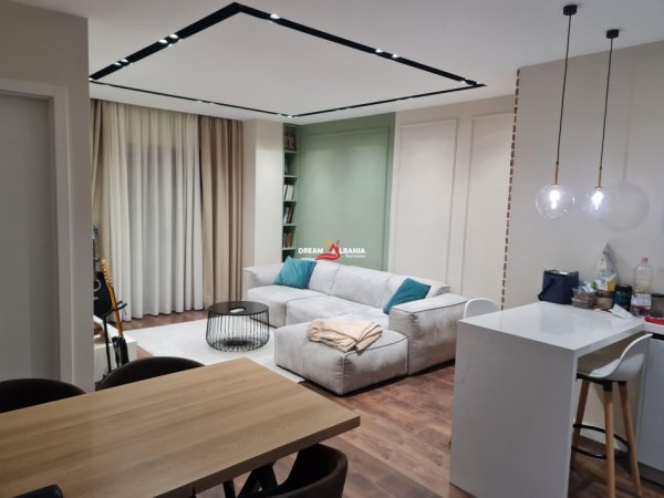 Tirane, jepet me qera apartament 1+1 Kati 4, 65 m² 500 € (Yzberisht)