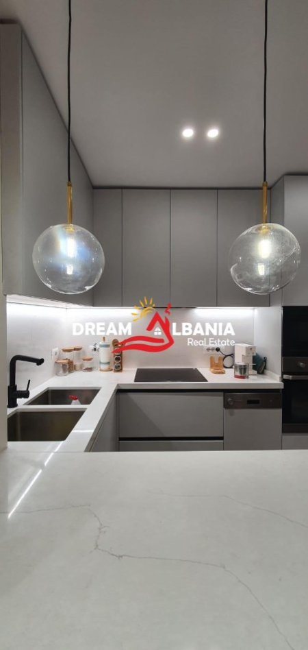 Tirane, jepet me qera apartament 1+1 Kati 4, 65 m² 500 € (Yzberisht)