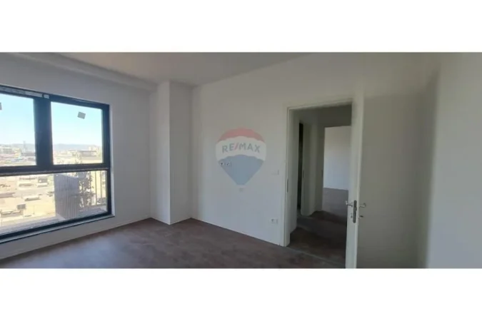 Tirane, jepet me qera zyre , 70 m² 700 € (Rruga e Kavajes)