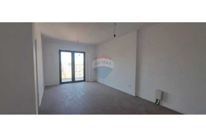Tirane, jepet me qera zyre , 70 m² 700 € (Rruga e Kavajes)