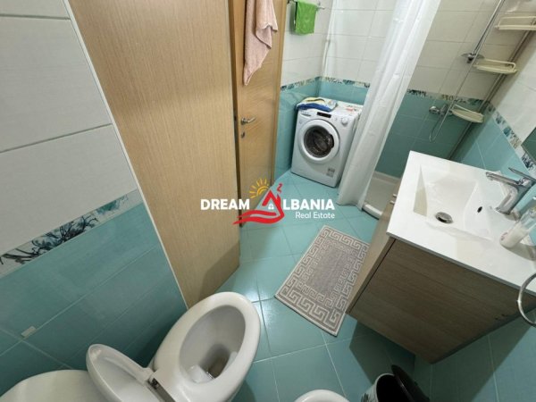Tirane, jepet me qera apartament 1+1 Kati 4, 80 m² 600 € (ne Qender te Tiranes tek Selvia)