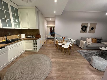 Tirane, jepet me qera apartament 2+1 Kati 4, 108 m² 1.300 € 