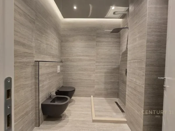 Tirane, shes apartament 1+1 Kati 7, 58 m² 165.000 € (Rruga e Kavajës)