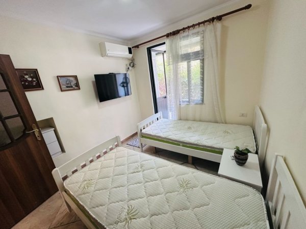 Tirane, jepet me qera apartament 1+1+Aneks+Ballkon Kati 1, 400 € (21 dhjetori)