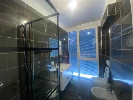 Tirane, jepet me qera apartament 2+1 Kati 2, 67 m² 750 € 