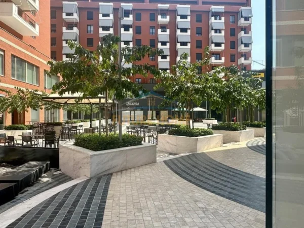 0683487469 Tirane, jepet me qera ambjent biznesi Kati 0, 110 m² 2.200 € (Kompleksi Delijorgji)