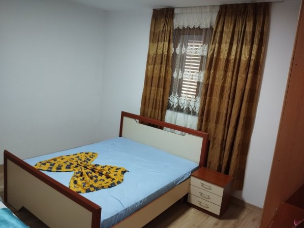 Tirane, jepet me qera apartament 2+1 Kati 0, 64 m² 350 € (Shefqet Ndroqi Senatorium)