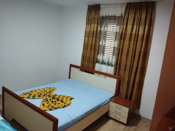 Tirane, jepet me qera apartament 2+1 Kati 0, 64 m² 350 € (Shefqet Ndroqi Senatorium)