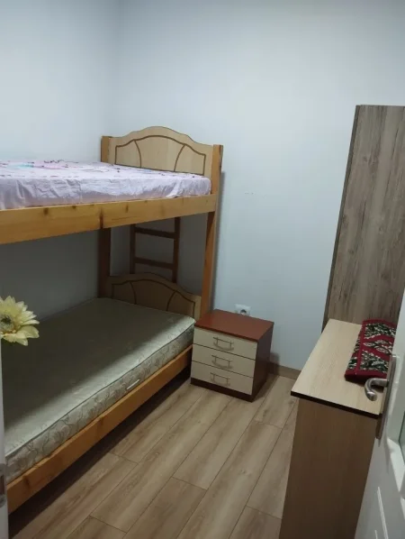 Tirane, jepet me qera apartament 2+1 Kati 0, 64 m² 350 € (Shefqet Ndroqi Senatorium)
