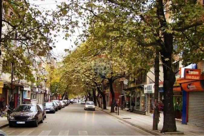 Tirane, jepet me qera dyqan , 35 m² 1.000 € (Myslym Shyri)