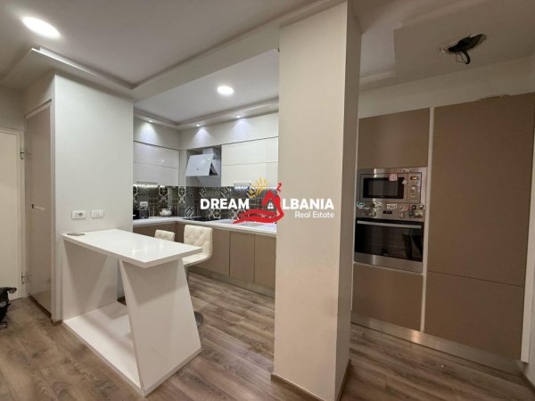 Tirane, jepet me qera apartament 2+1 Kati 3, 97 m² 700 € (Kopeshti Botanik)
