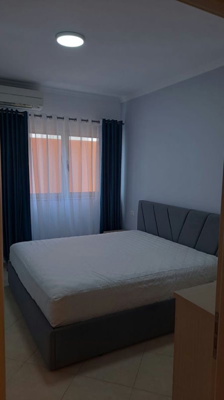 Tirane, jepet me qera apartament 2+1+Ballkon Kati 4, 110 m² 1.000 € (Rruga &quot;Peti&quot;)