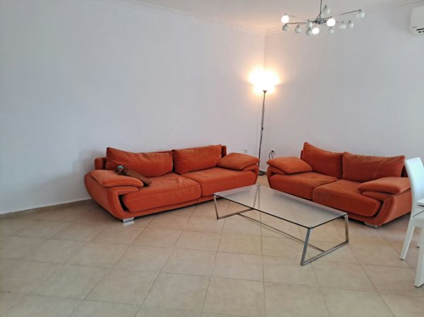 Tirane, jepet me qera apartament 2+1+Ballkon Kati 4, 110 m² 1.000 € (Rruga &quot;Peti&quot;)