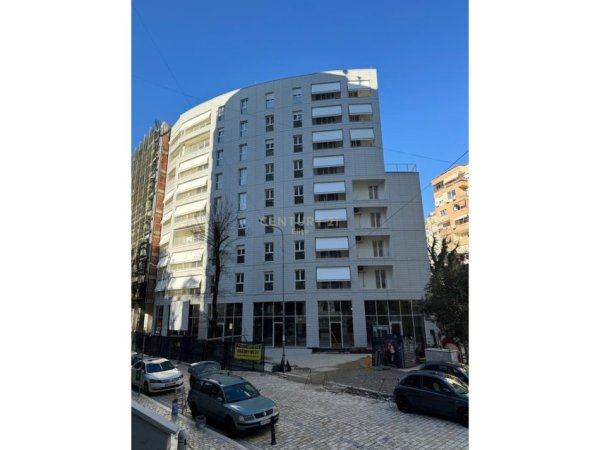 Tirane, jepet me qera apartament 2+1+Ballkon Kati 5, 135 m² 1.800 € (Stadiumi arena)