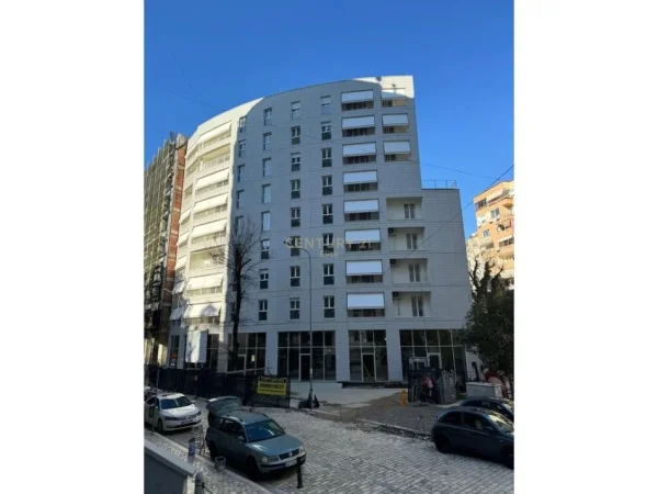 Tirane, jepet me qera apartament 2+1+Ballkon Kati 5, 135 m² 1.800 € (Stadiumi arena)