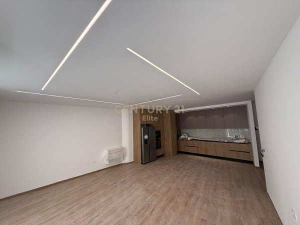 Tirane, jepet me qera apartament 2+1+Ballkon Kati 5, 135 m² 1.800 € (Stadiumi arena)