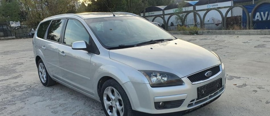 Tirane, shitet makine me portobagazh Ford Focus Nafte, manuale Kondicioner 2.200 €