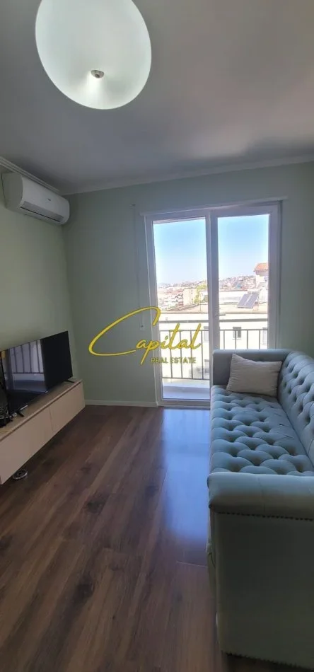 Tirane, jepet me qera apartament 1+1 Kati 2, 60 m² 500 € (RRUGA E DIBRES)