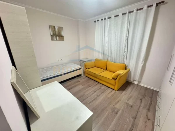 0683487469 Tirane, jepet me qera apartament 2+1 Kati 1, 95 m² 450 € (Prane Restorant Freskut)