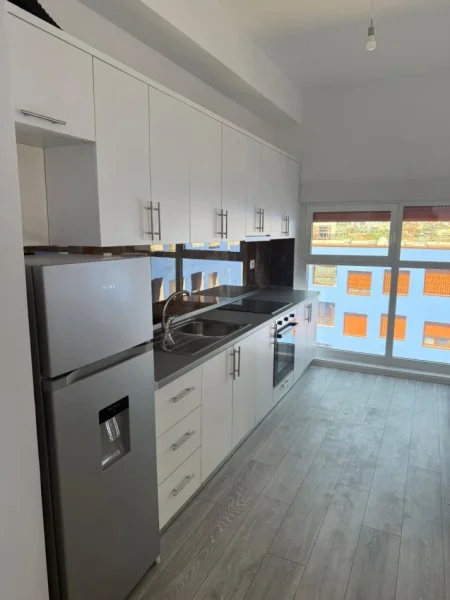 Tirane, jepet me qera apartament 2+1 Kati 6, 90 m² 550 € 