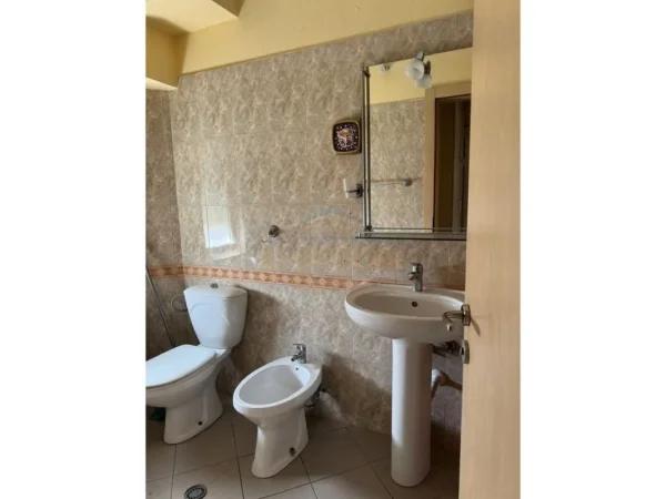 0683487469 Tirane, shitet apartament 1+1 Kati 3, 53 m² 110.000 € (BRRYLI)