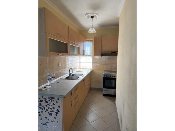 0683487469 Tirane, shitet apartament 1+1 Kati 3, 53 m² 110.000 € (BRRYLI)