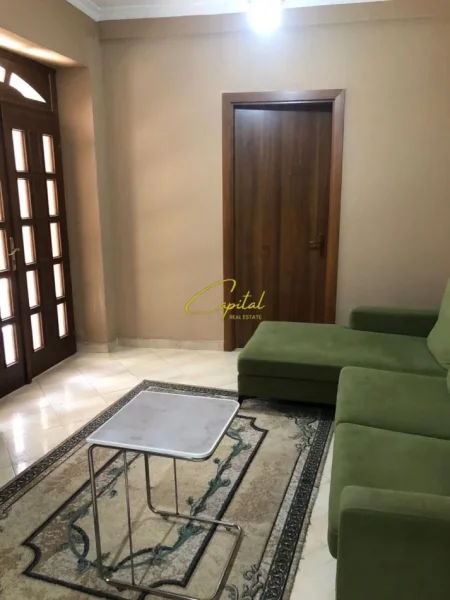 Tirane, jepet me qera apartament 1+1 Kati 1, 70 m² 500 € (MEDRESEJA)