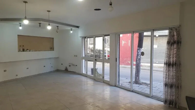 Tirane, jepet me qera ambjent biznesi Kati 0, 60 m² 500 € (Rruga e durresit)