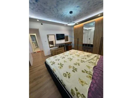 Tirane, shitet apartament 3+1+Ballkon Kati 2, 120 m² 220.000 € (Kinostudio)