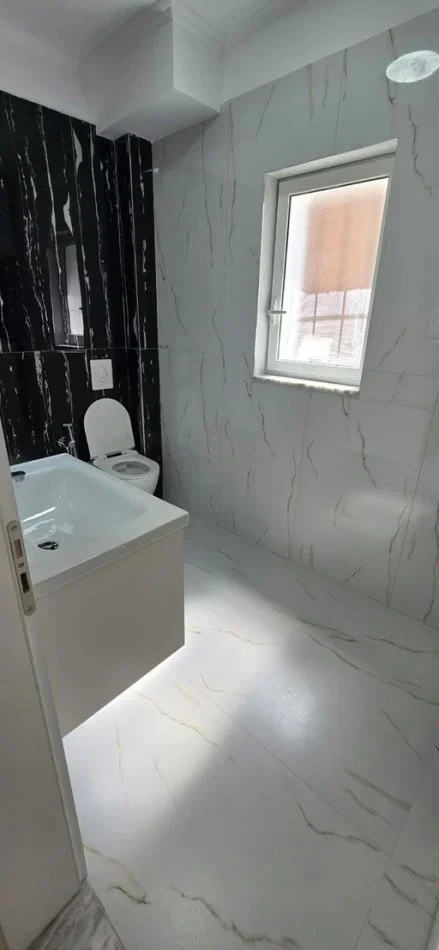 Tirane, shitet apartament 1+1 , 53 m² (Rruga"Artan Lenja")