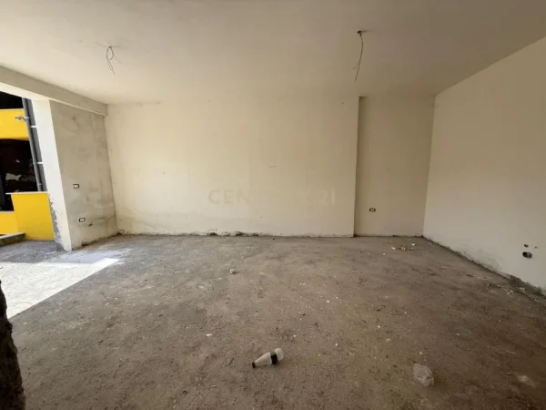 Tirane, shes apartament 2+1 Kati 3, 89 m² 105.000 € (Shkoze)