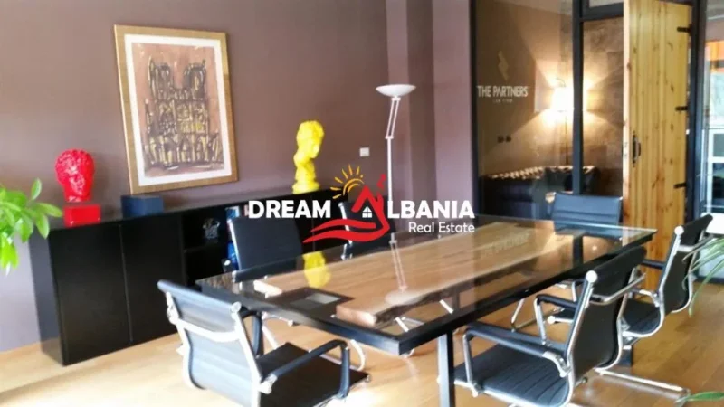 Tirane, jepet me qera zyre Kati 4, 131 m² 1.800 € (prane Gardes)