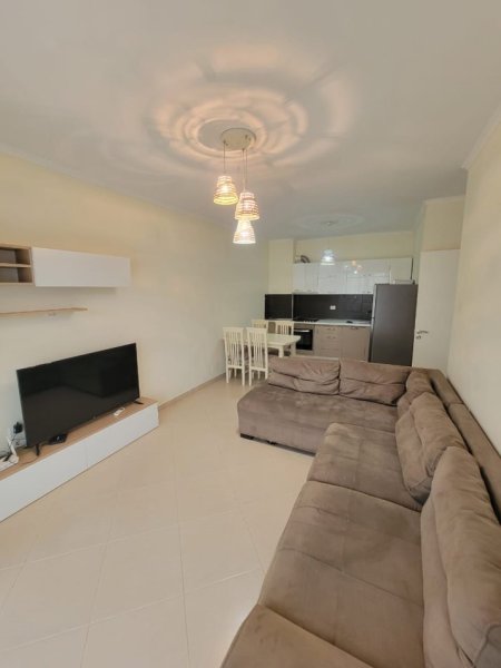 Tirane, jepet me qera apartament 2+1+Ballkon Kati 7, 112 m² 800 € (KOMUNA E PARISIT)