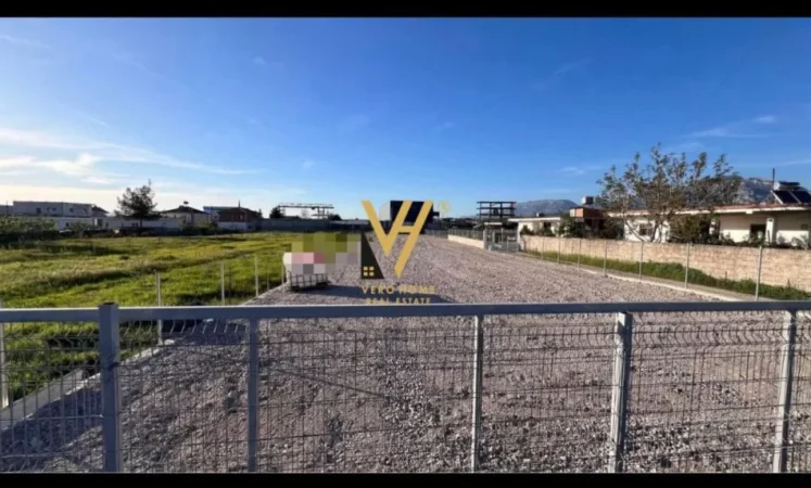 Tirane, jepet me qera toke , 1.200 m² (BATHORE)