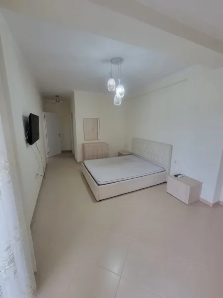Tirane, jepet me qera apartament 2+1 Kati 7, 112 m² 800 € (PRANE KRISTAL CENTER)