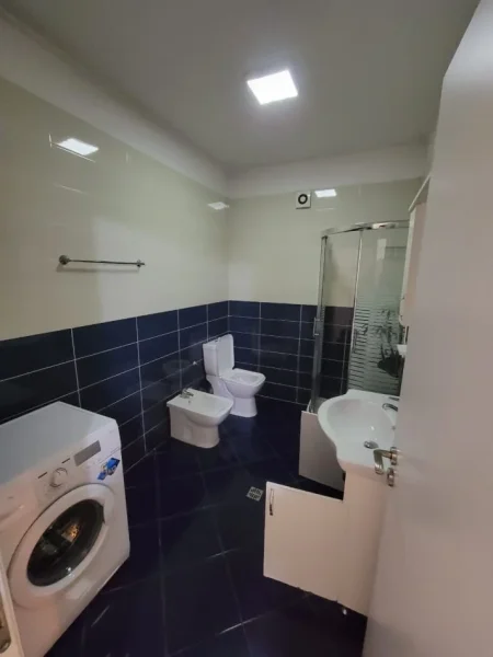 Tirane, jepet me qera apartament 2+1 Kati 7, 112 m² 800 € (PRANE KRISTAL CENTER)