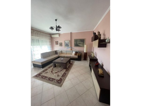Tirane, jepet me qera apartament 2+1 Kati 8, 100 m² 600 € (rruga Dritan Hoxha)